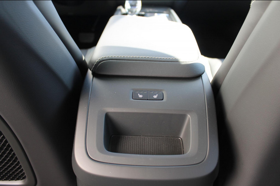 Volvo XC60 T6 Plug-in hybrid AWD Plus Black Edition Long Range / Panoramisch schuif-kanteldak / Google infotainment / 21" lichtmetalen velgen / Stoel en stuurwielverwarming