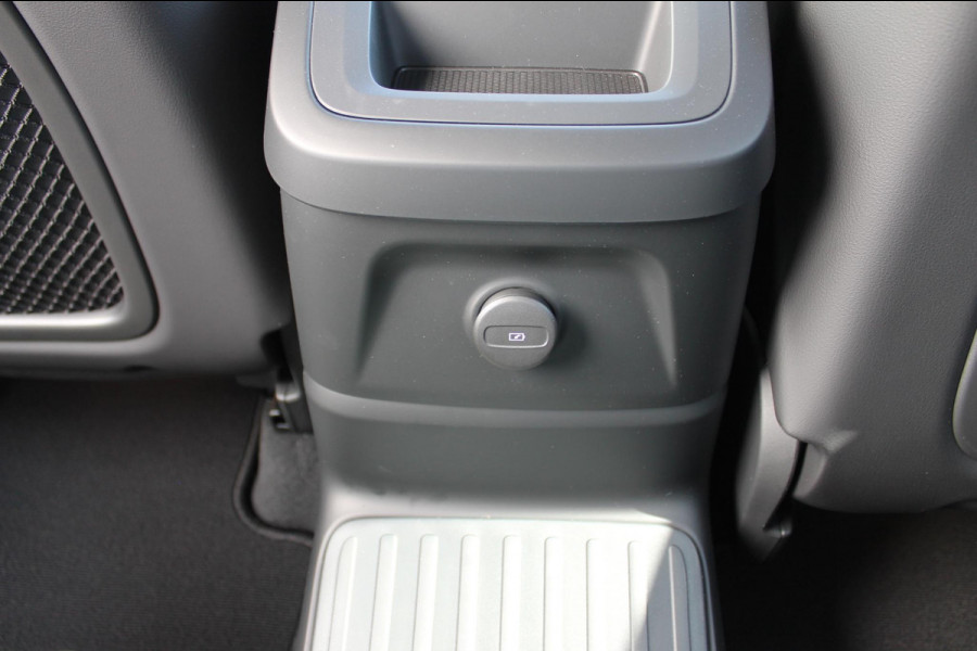 Volvo XC60 T6 Plug-in hybrid AWD Plus Black Edition Long Range / Panoramisch schuif-kanteldak / Google infotainment / 21" lichtmetalen velgen / Stoel en stuurwielverwarming