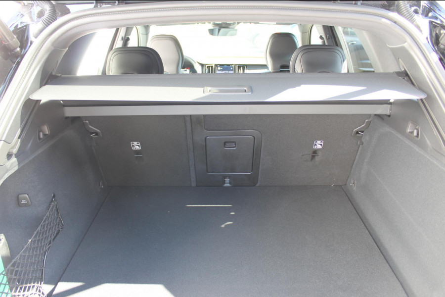 Volvo XC60 T6 Plug-in hybrid AWD Plus Black Edition Long Range / Panoramisch schuif-kanteldak / Google infotainment / 21" lichtmetalen velgen / Stoel en stuurwielverwarming