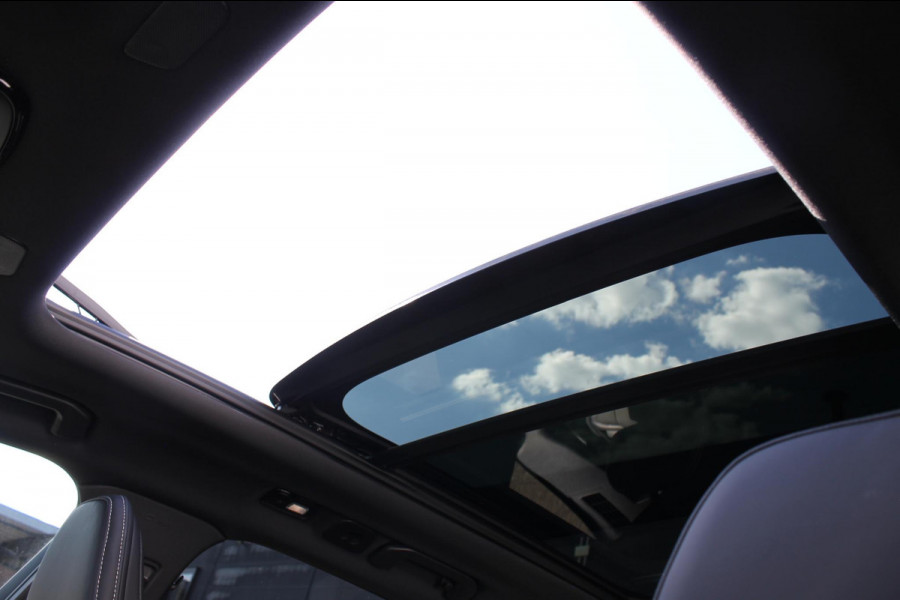 Volvo XC60 T6 Plug-in hybrid AWD Plus Black Edition Long Range / Panoramisch schuif-kanteldak / Google infotainment / 21" lichtmetalen velgen / Stoel en stuurwielverwarming