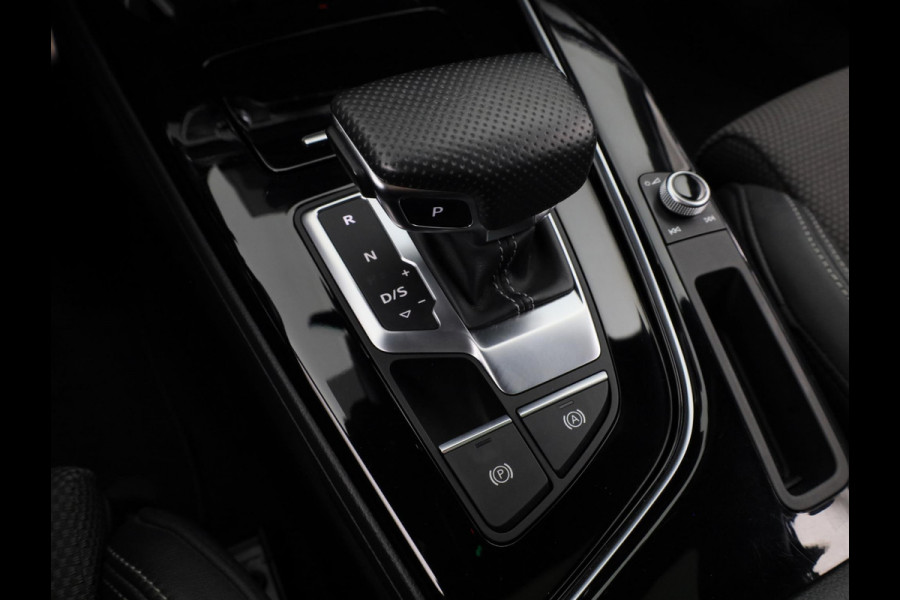 Audi A4 Avant 35 TFSI S edition 150pk S-tronic | Panoramadak | 18 inch Lichtmetalen velgen | Parkeersensoren voor en achter | Optiek paket zwart