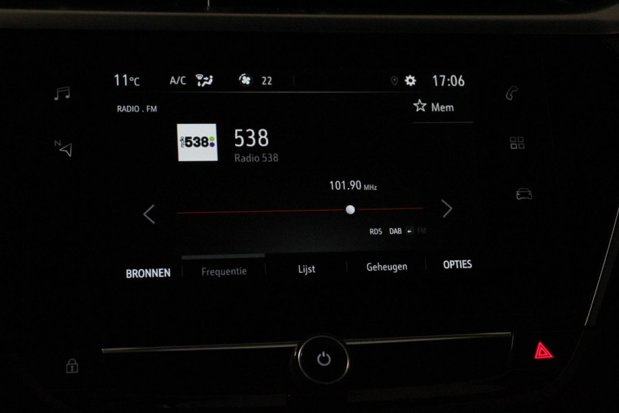 Opel Corsa 1.2 Turbo 102pk Elegance Navigatie Apple Carplay/Android Auto Climate Control Camera Parkeer sensoren V+A Lichtmetalen Velgen Cruise Control