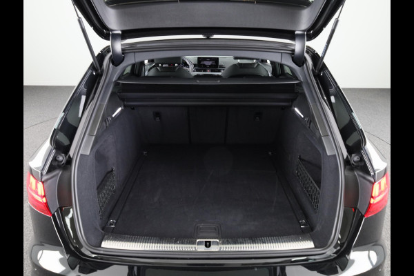 Audi A4 Avant 35 TFSI S edition Competition 150 pk S-tronic | Verlengde garantie | Navigatie | Panoramadak | Parkeersensoren | Stoelverwarming | S-Line |