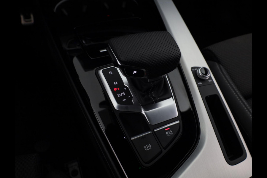Audi A4 Avant 35 TFSI S edition Competition 150 pk S-tronic | Verlengde garantie | Navigatie | Panoramadak | Parkeersensoren | Stoelverwarming | S-Line |