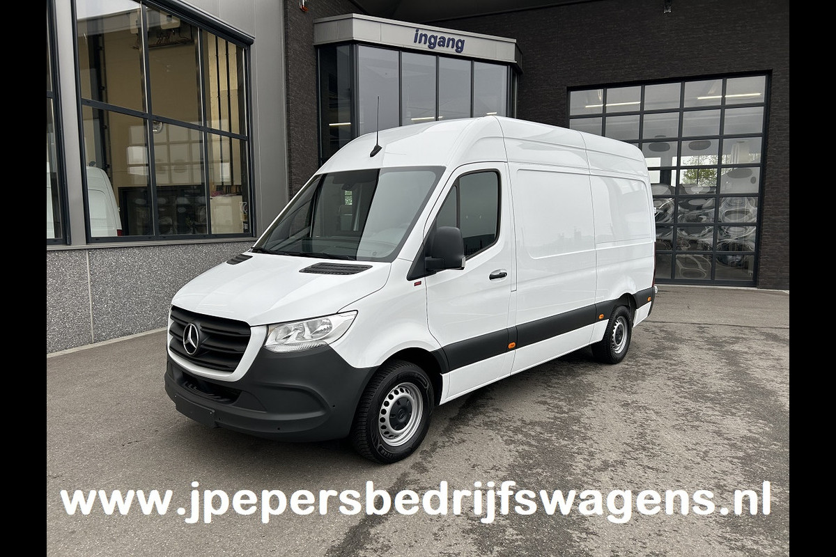 Mercedes-Benz Sprinter 317 CDI L2 H2 MBUX / Navigatie / Camera / Parkeersensoren / Cruise control / Airco / 270 Graden achterdeuren Mercedes-Benz Sprinter 317 CDI L2 H2 MBUX / Navigatie / Camera / Parkeersensoren / Cruise control / Airco / 270 Graden achterdeuren