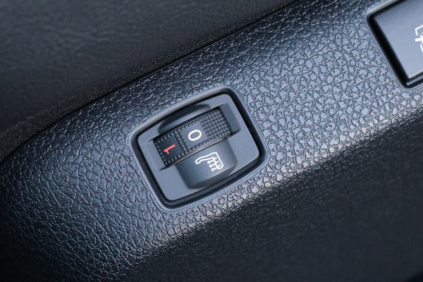 Peugeot Expert 2.0 BlueHDi 180PK L3 DC | 360 Camera | Lederen bekleding | CarPlay | Navigatie | Stoelverwarming | Stuurwielverwarming | Massage | Elek. stoel | Lane Assist |  Dodehoek detector | Dubbel Cabine