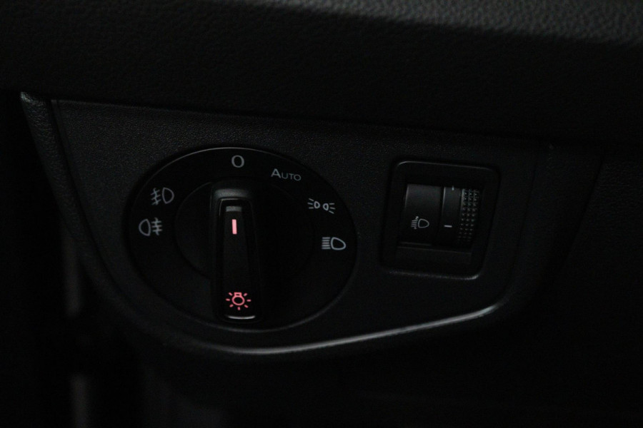 Volkswagen Polo 1.0 TSI Highline (PARKEERSENSOREN, NAVIGATIE, CARPLAY, CRUISE ADAPTIEF, AUTOMAAT, NL-AUTO)