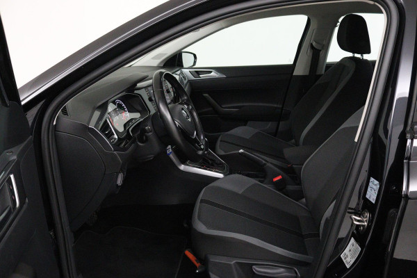 Volkswagen Polo 1.0 TSI Highline (PARKEERSENSOREN, NAVIGATIE, CARPLAY, CRUISE ADAPTIEF, AUTOMAAT, NL-AUTO)
