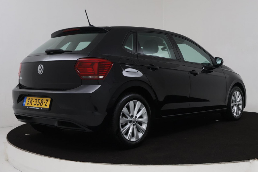 Volkswagen Polo 1.0 TSI Highline (PARKEERSENSOREN, NAVIGATIE, CARPLAY, CRUISE ADAPTIEF, AUTOMAAT, NL-AUTO)
