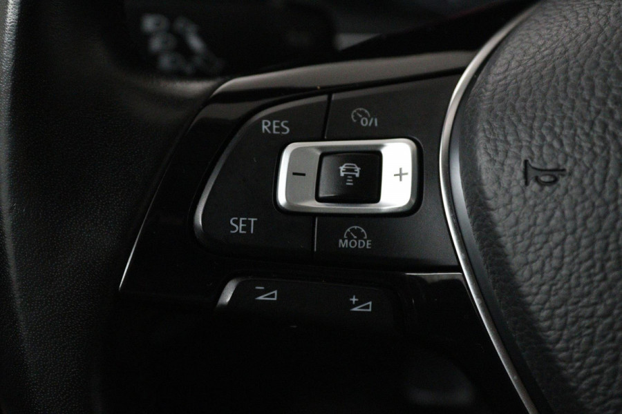 Volkswagen Polo 1.0 TSI Highline (PARKEERSENSOREN, NAVIGATIE, CARPLAY, CRUISE ADAPTIEF, AUTOMAAT, NL-AUTO)