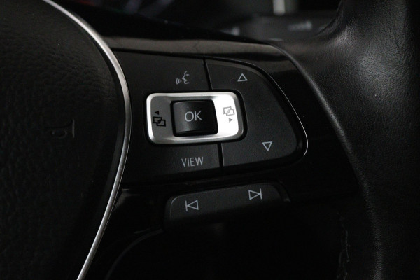 Volkswagen Polo 1.0 TSI Highline (PARKEERSENSOREN, NAVIGATIE, CARPLAY, CRUISE ADAPTIEF, AUTOMAAT, NL-AUTO)