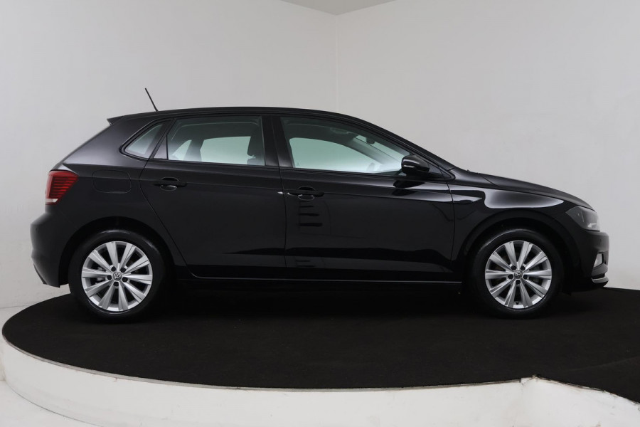 Volkswagen Polo 1.0 TSI Highline (PARKEERSENSOREN, NAVIGATIE, CARPLAY, CRUISE ADAPTIEF, AUTOMAAT, NL-AUTO)