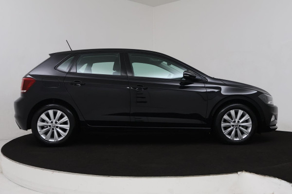 Volkswagen Polo 1.0 TSI Highline (PARKEERSENSOREN, NAVIGATIE, CARPLAY, CRUISE ADAPTIEF, AUTOMAAT, NL-AUTO)