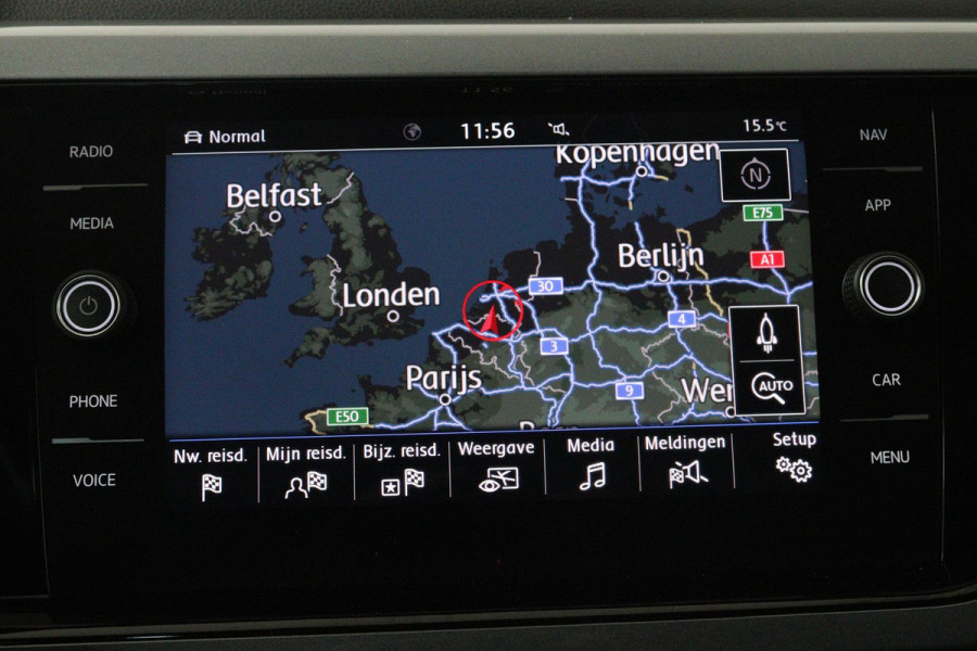 Volkswagen Polo 1.0 TSI Highline (PARKEERSENSOREN, NAVIGATIE, CARPLAY, CRUISE ADAPTIEF, AUTOMAAT, NL-AUTO)