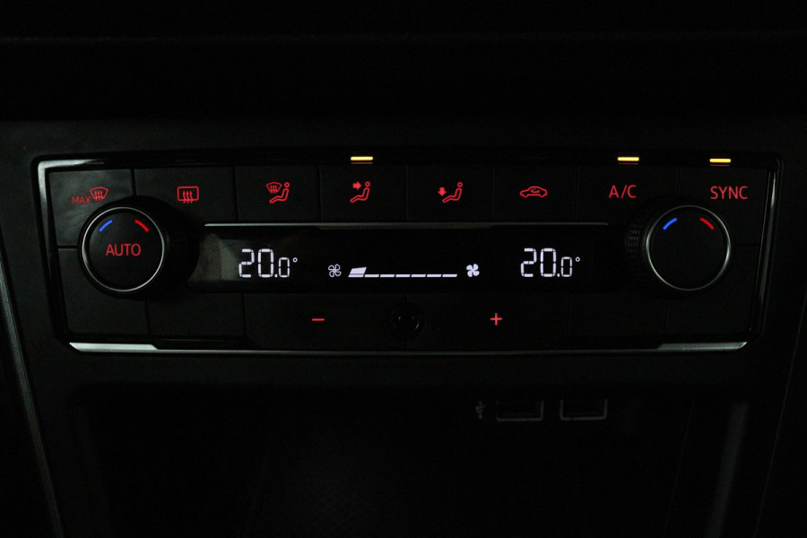 Volkswagen Polo 1.0 TSI Highline (PARKEERSENSOREN, NAVIGATIE, CARPLAY, CRUISE ADAPTIEF, AUTOMAAT, NL-AUTO)
