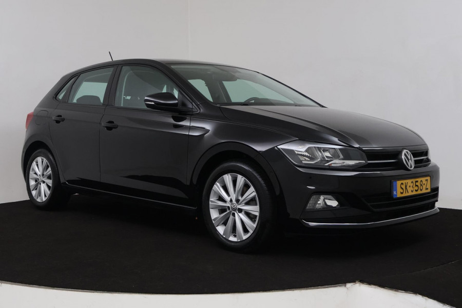 Volkswagen Polo 1.0 TSI Highline (PARKEERSENSOREN, NAVIGATIE, CARPLAY, CRUISE ADAPTIEF, AUTOMAAT, NL-AUTO)