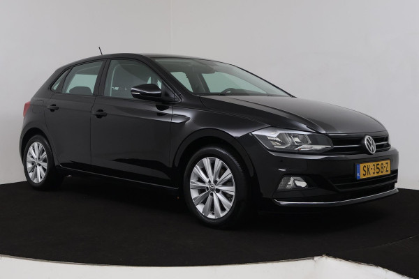 Volkswagen Polo 1.0 TSI Highline (PARKEERSENSOREN, NAVIGATIE, CARPLAY, CRUISE ADAPTIEF, AUTOMAAT, NL-AUTO)