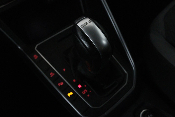 Volkswagen Polo 1.0 TSI Highline (PARKEERSENSOREN, NAVIGATIE, CARPLAY, CRUISE ADAPTIEF, AUTOMAAT, NL-AUTO)