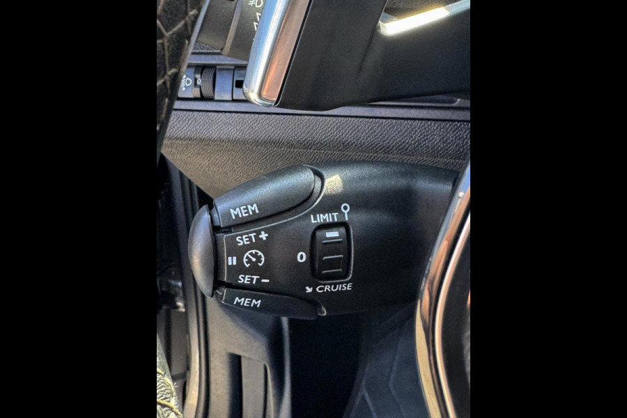 Peugeot 3008 1.2 PureTech Active Business - AUTOMAAT I Navigatie I Airco I PDC / LED I Sport velgen I Dealer onderhouden