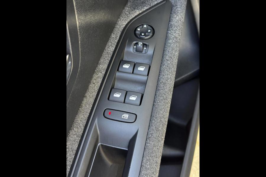 Peugeot 3008 1.2 PureTech Active Business - AUTOMAAT I Navigatie I Airco I PDC / LED I Sport velgen I Dealer onderhouden