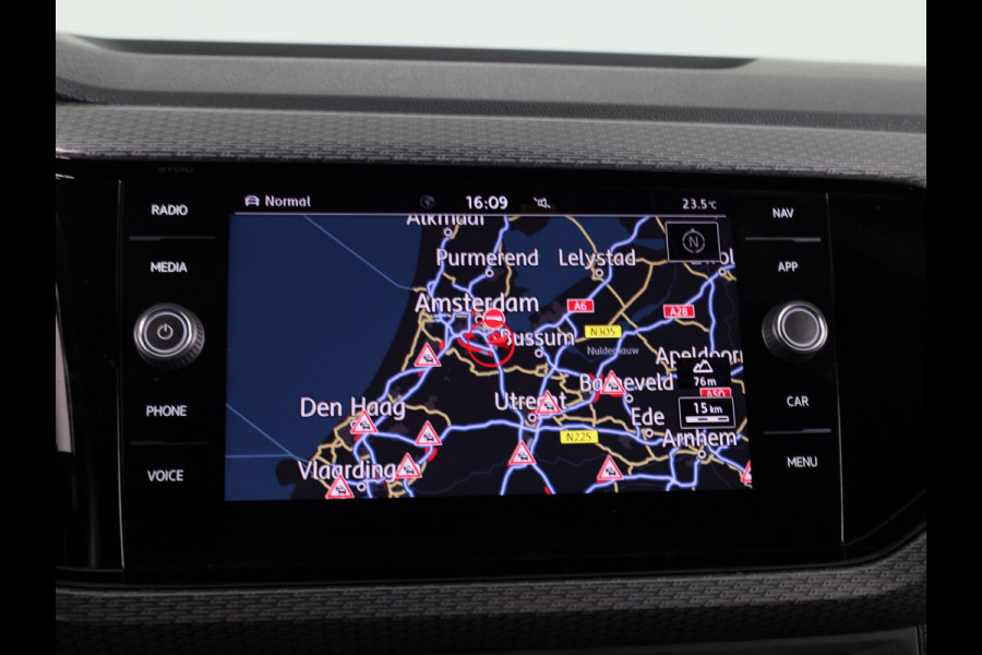 Volkswagen T-Cross 1.0 TSI Style 115PK | Automaat (DSG) | R Line | 18 Inch | Digitaal dashboard | Navigatie | Camera | Stoelverwarming