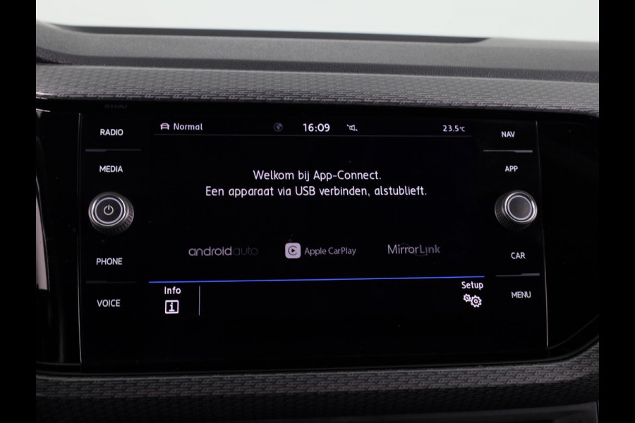 Volkswagen T-Cross 1.0 TSI Style 115PK | Automaat (DSG) | R Line | 18 Inch | Digitaal dashboard | Navigatie | Camera | Stoelverwarming