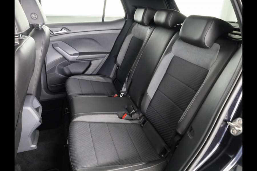 Volkswagen T-Cross 1.0 TSI Style 115PK | Automaat (DSG) | R Line | 18 Inch | Digitaal dashboard | Navigatie | Camera | Stoelverwarming