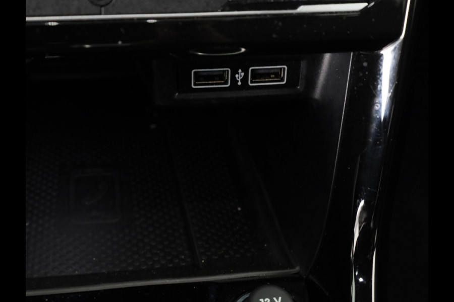Volkswagen T-Cross 1.0 TSI Style 115PK | Automaat (DSG) | R Line | 18 Inch | Digitaal dashboard | Navigatie | Camera | Stoelverwarming