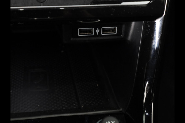 Volkswagen T-Cross 1.0 TSI Style 115PK | Automaat (DSG) | R Line | 18 Inch | Digitaal dashboard | Navigatie | Camera | Stoelverwarming