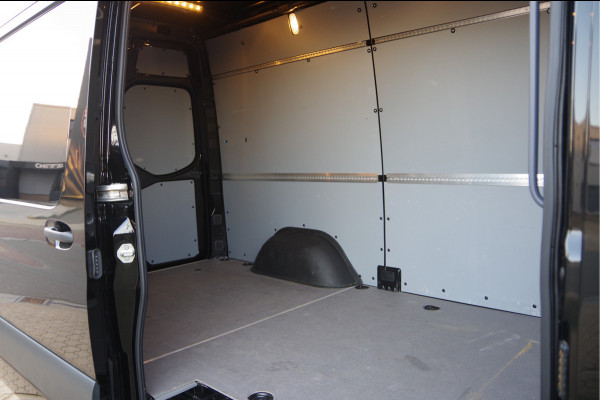 Mercedes-Benz Sprinter 319 3.0 V6 CDI L2H2 AUT. LED, ADAPT. CRUISE, 3.5T TREKHAAK, 38.000KM! 360 CAMERA, MBUX 10.25'', CLIMA, STOELVERWARMING, STANDKAC