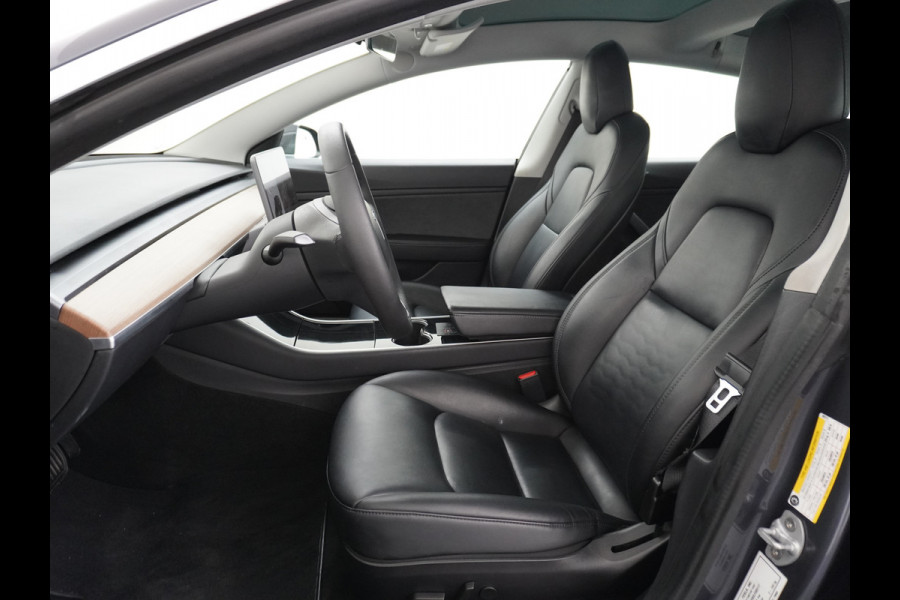 Tesla Model 3 Long Range AWD 75kWh 463PK Trekhaak 19" FSD-Computer 3 Premium Audio 4wd AutoPilot Panoramadak Camera's Leer Adaptive-Cruise-Con Keyless Stoel en achterbank verwarming Electr.Stoelen+Memory+Easy-Entry WiFi 1e Eigenaar Org. Nederlandse Auto Garantie op Accu/Motor tot 29-12-2027/192.000km
