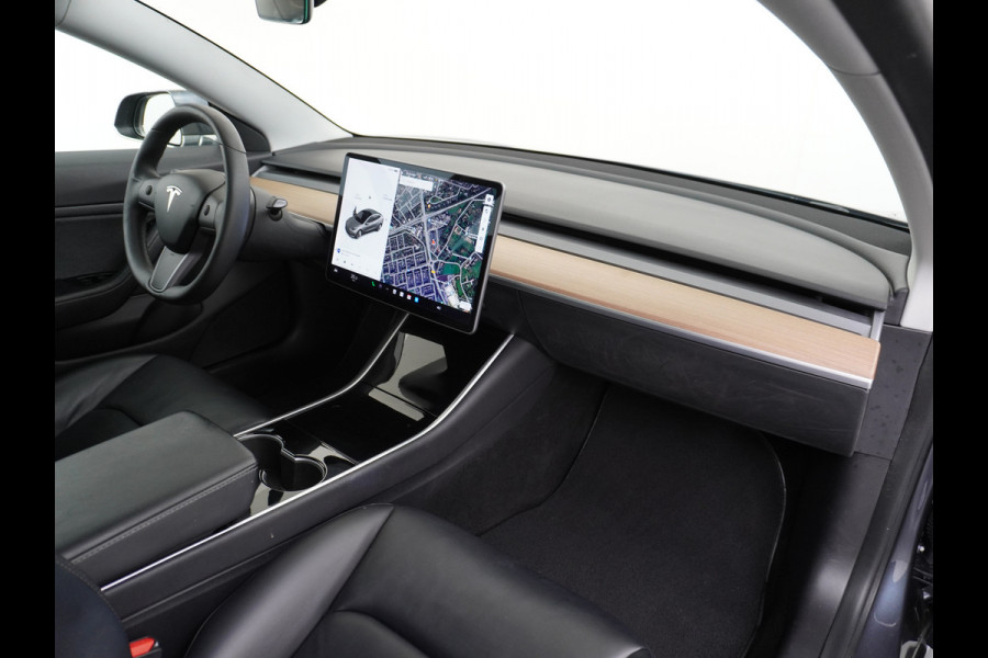 Tesla Model 3 Long Range AWD 75kWh 463PK Trekhaak 19" FSD-Computer 3 Premium Audio 4wd AutoPilot Panoramadak Camera's Leer Adaptive-Cruise-Con Keyless Stoel en achterbank verwarming Electr.Stoelen+Memory+Easy-Entry WiFi 1e Eigenaar Org. Nederlandse Auto Garantie op Accu/Motor tot 29-12-2027/192.000km