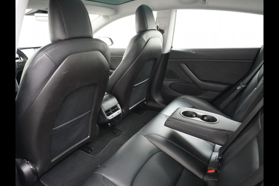 Tesla Model 3 Long Range AWD 75kWh 463PK Trekhaak 19" FSD-Computer 3 Premium Audio 4wd AutoPilot Panoramadak Camera's Leer Adaptive-Cruise-Con Keyless Stoel en achterbank verwarming Electr.Stoelen+Memory+Easy-Entry WiFi 1e Eigenaar Org. Nederlandse Auto Garantie op Accu/Motor tot 29-12-2027/192.000km