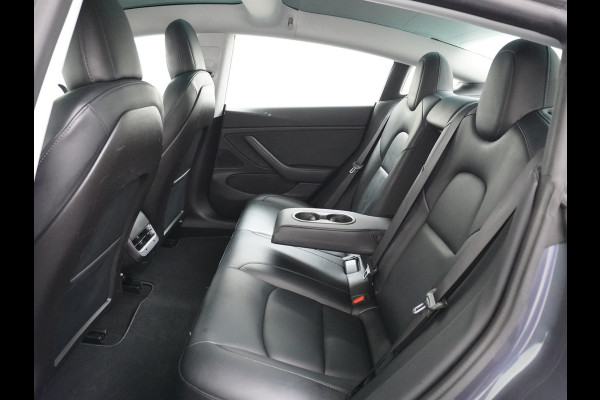 Tesla Model 3 Long Range AWD 75kWh 463PK Trekhaak 19" FSD-Computer 3 Premium Audio 4wd AutoPilot Panoramadak Camera's Leer Adaptive-Cruise-Con Keyless Stoel en achterbank verwarming Electr.Stoelen+Memory+Easy-Entry WiFi 1e Eigenaar Org. Nederlandse Auto Garantie op Accu/Motor tot 29-12-2027/192.000km