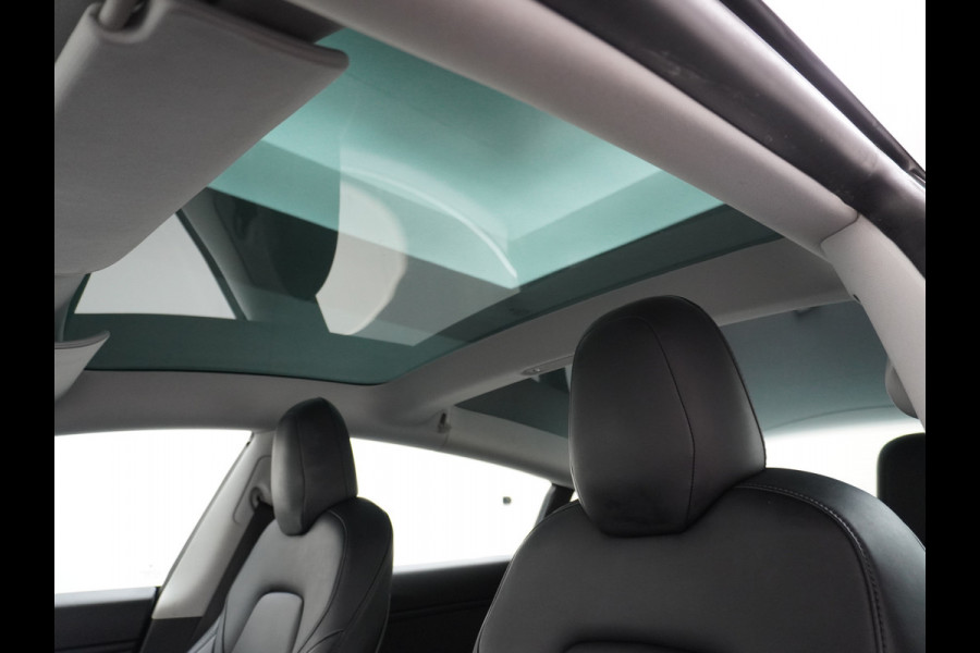 Tesla Model 3 Long Range AWD 75kWh 463PK Trekhaak 19" FSD-Computer 3 Premium Audio 4wd AutoPilot Panoramadak Camera's Leer Adaptive-Cruise-Con Keyless Stoel en achterbank verwarming Electr.Stoelen+Memory+Easy-Entry WiFi 1e Eigenaar Org. Nederlandse Auto Garantie op Accu/Motor tot 29-12-2027/192.000km