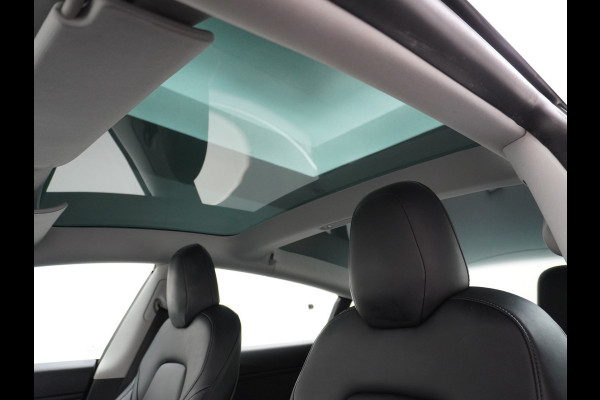 Tesla Model 3 Long Range AWD 75kWh 463PK Trekhaak 19" FSD-Computer 3 Premium Audio 4wd AutoPilot Panoramadak Camera's Leer Adaptive-Cruise-Con Keyless Stoel en achterbank verwarming Electr.Stoelen+Memory+Easy-Entry WiFi 1e Eigenaar Org. Nederlandse Auto Garantie op Accu/Motor tot 29-12-2027/192.000km