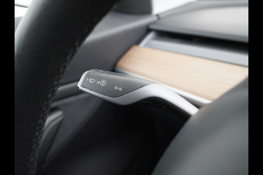 Tesla Model 3 Long Range AWD 75kWh 463PK Trekhaak 19" FSD-Computer 3 Premium Audio 4wd AutoPilot Panoramadak Camera's Leer Adaptive-Cruise-Con Keyless Stoel en achterbank verwarming Electr.Stoelen+Memory+Easy-Entry WiFi 1e Eigenaar Org. Nederlandse Auto Garantie op Accu/Motor tot 29-12-2027/192.000km