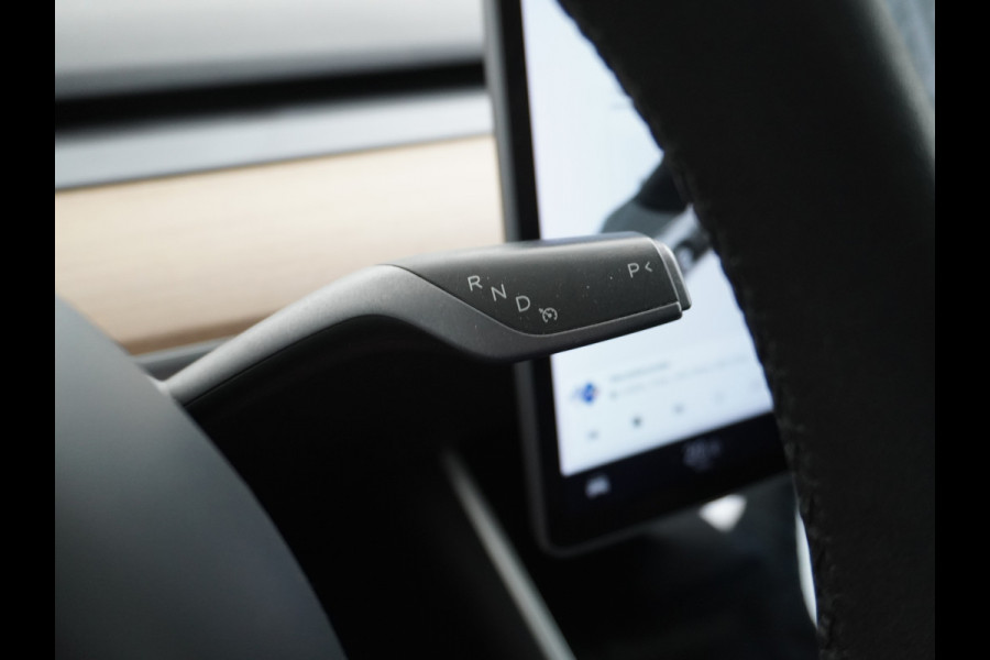 Tesla Model 3 Long Range AWD 75kWh 463PK Trekhaak 19" FSD-Computer 3 Premium Audio 4wd AutoPilot Panoramadak Camera's Leer Adaptive-Cruise-Con Keyless Stoel en achterbank verwarming Electr.Stoelen+Memory+Easy-Entry WiFi 1e Eigenaar Org. Nederlandse Auto Garantie op Accu/Motor tot 29-12-2027/192.000km