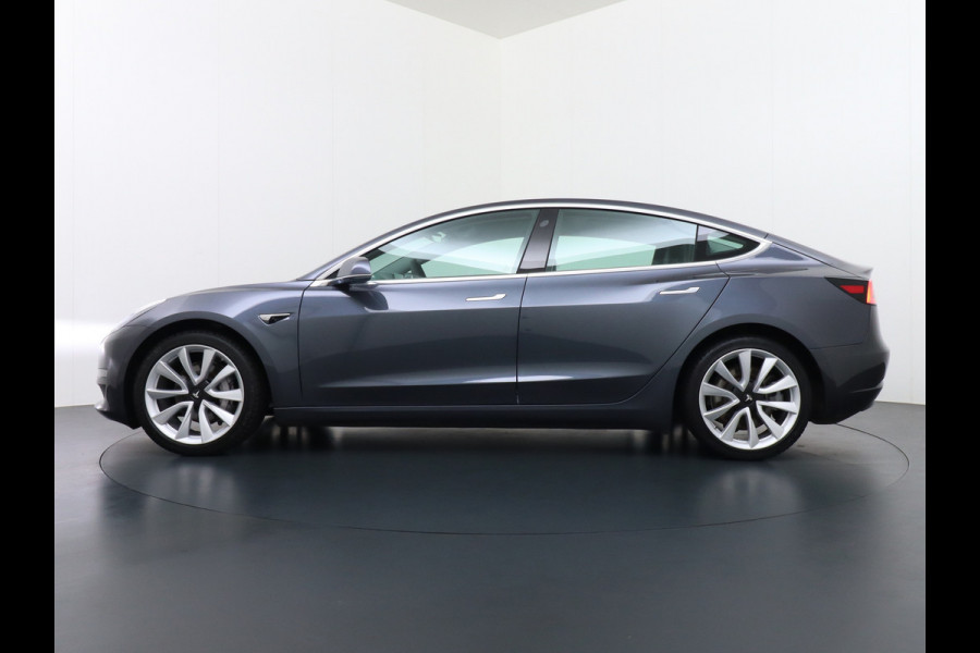 Tesla Model 3 Long Range AWD 75kWh 463PK Trekhaak 19" FSD-Computer 3 Premium Audio 4wd AutoPilot Panoramadak Camera's Leer Adaptive-Cruise-Con Keyless Stoel en achterbank verwarming Electr.Stoelen+Memory+Easy-Entry WiFi 1e Eigenaar Org. Nederlandse Auto Garantie op Accu/Motor tot 29-12-2027/192.000km