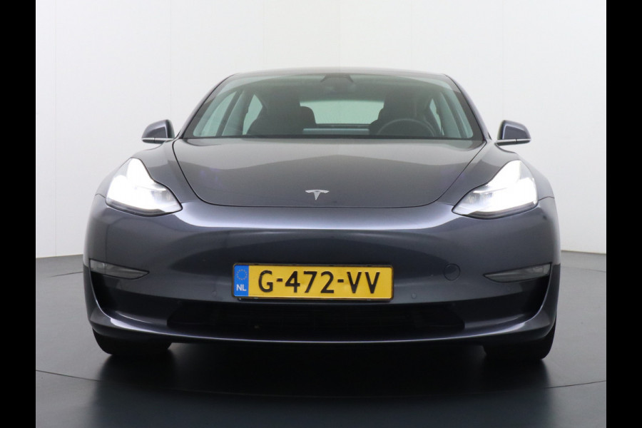 Tesla Model 3 Long Range AWD 75kWh 463PK Trekhaak 19" FSD-Computer 3 Premium Audio 4wd AutoPilot Panoramadak Camera's Leer Adaptive-Cruise-Con Keyless Stoel en achterbank verwarming Electr.Stoelen+Memory+Easy-Entry WiFi 1e Eigenaar Org. Nederlandse Auto Garantie op Accu/Motor tot 29-12-2027/192.000km