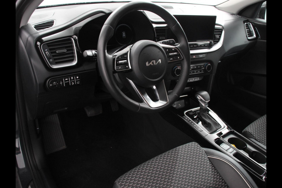 Kia Ceed Sportswagon 1.6 GDI PHEV DynamicLine | DEMO ! | Climate control Achteruitrij camera Parkeersensoren Adaptive cruise control Verwarmde voorstoelen LED Navigatie Stuurverwarming Apple Carplay/ Android Auto