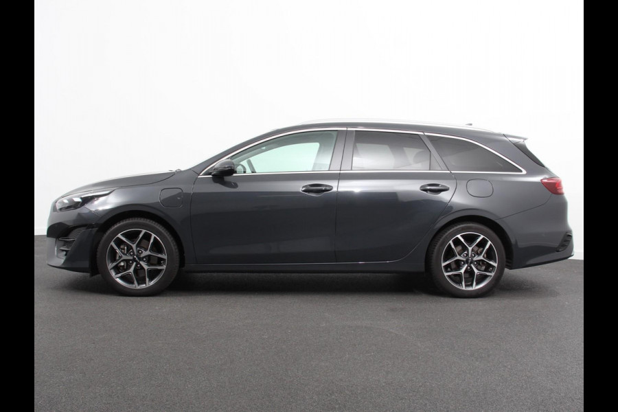 Kia Ceed Sportswagon 1.6 GDI PHEV DynamicLine | DEMO ! | Climate control Achteruitrij camera Parkeersensoren Adaptive cruise control Verwarmde voorstoelen LED Navigatie Stuurverwarming Apple Carplay/ Android Auto