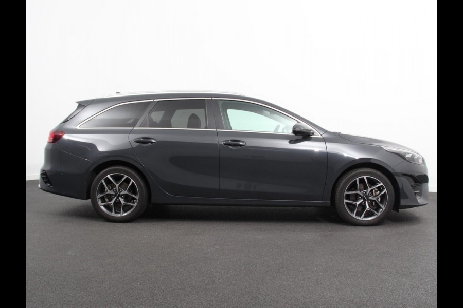 Kia Ceed Sportswagon 1.6 GDI PHEV DynamicLine | DEMO ! | Climate control Achteruitrij camera Parkeersensoren Adaptive cruise control Verwarmde voorstoelen LED Navigatie Stuurverwarming Apple Carplay/ Android Auto