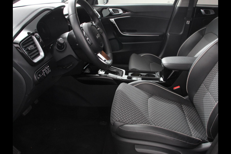 Kia Ceed Sportswagon 1.6 GDI PHEV DynamicLine | DEMO ! | Climate control Achteruitrij camera Parkeersensoren Adaptive cruise control Verwarmde voorstoelen LED Navigatie Stuurverwarming Apple Carplay/ Android Auto
