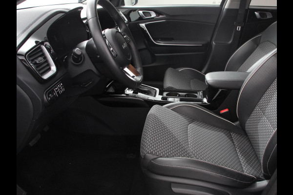 Kia Ceed Sportswagon 1.6 GDI PHEV DynamicLine | DEMO ! | Climate control Achteruitrij camera Parkeersensoren Adaptive cruise control Verwarmde voorstoelen LED Navigatie Stuurverwarming Apple Carplay/ Android Auto