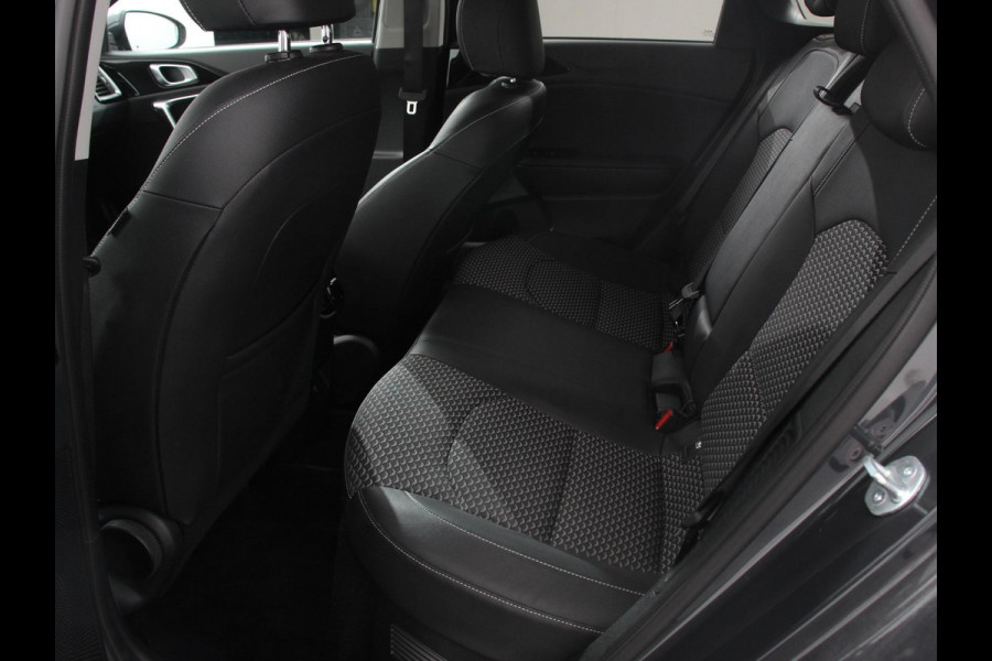 Kia Ceed Sportswagon 1.6 GDI PHEV DynamicLine | DEMO ! | Climate control Achteruitrij camera Parkeersensoren Adaptive cruise control Verwarmde voorstoelen LED Navigatie Stuurverwarming Apple Carplay/ Android Auto