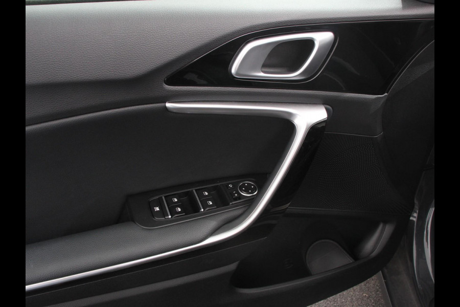 Kia Ceed Sportswagon 1.6 GDI PHEV DynamicLine | DEMO ! | Climate control Achteruitrij camera Parkeersensoren Adaptive cruise control Verwarmde voorstoelen LED Navigatie Stuurverwarming Apple Carplay/ Android Auto