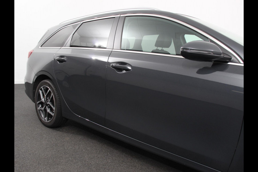 Kia Ceed Sportswagon 1.6 GDI PHEV DynamicLine | DEMO ! | Climate control Achteruitrij camera Parkeersensoren Adaptive cruise control Verwarmde voorstoelen LED Navigatie Stuurverwarming Apple Carplay/ Android Auto