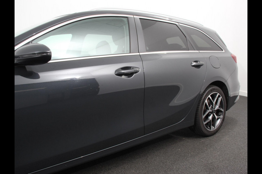 Kia Ceed Sportswagon 1.6 GDI PHEV DynamicLine | DEMO ! | Climate control Achteruitrij camera Parkeersensoren Adaptive cruise control Verwarmde voorstoelen LED Navigatie Stuurverwarming Apple Carplay/ Android Auto