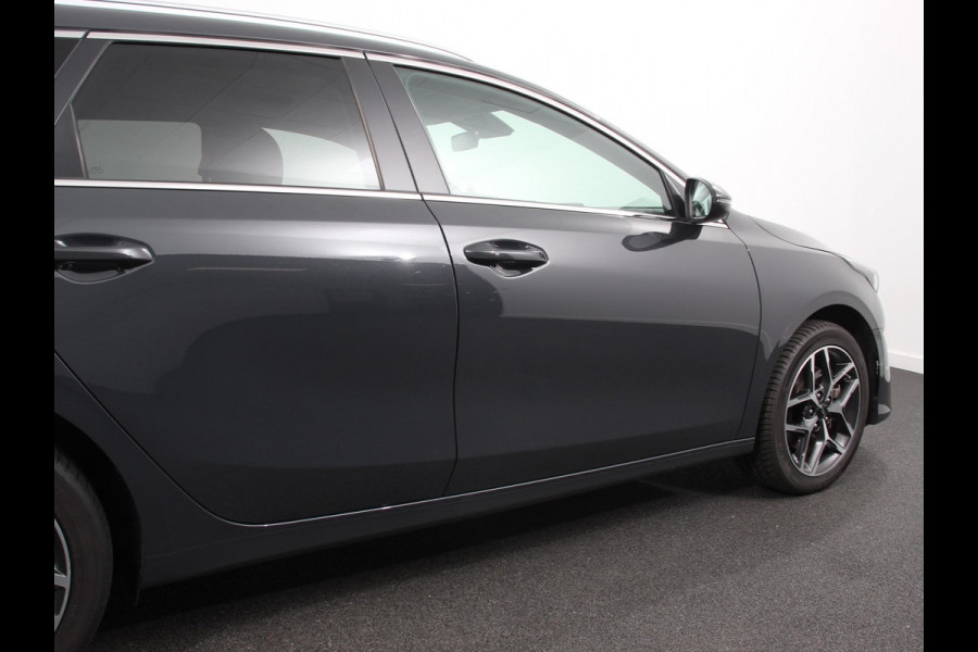 Kia Ceed Sportswagon 1.6 GDI PHEV DynamicLine | DEMO ! | Climate control Achteruitrij camera Parkeersensoren Adaptive cruise control Verwarmde voorstoelen LED Navigatie Stuurverwarming Apple Carplay/ Android Auto